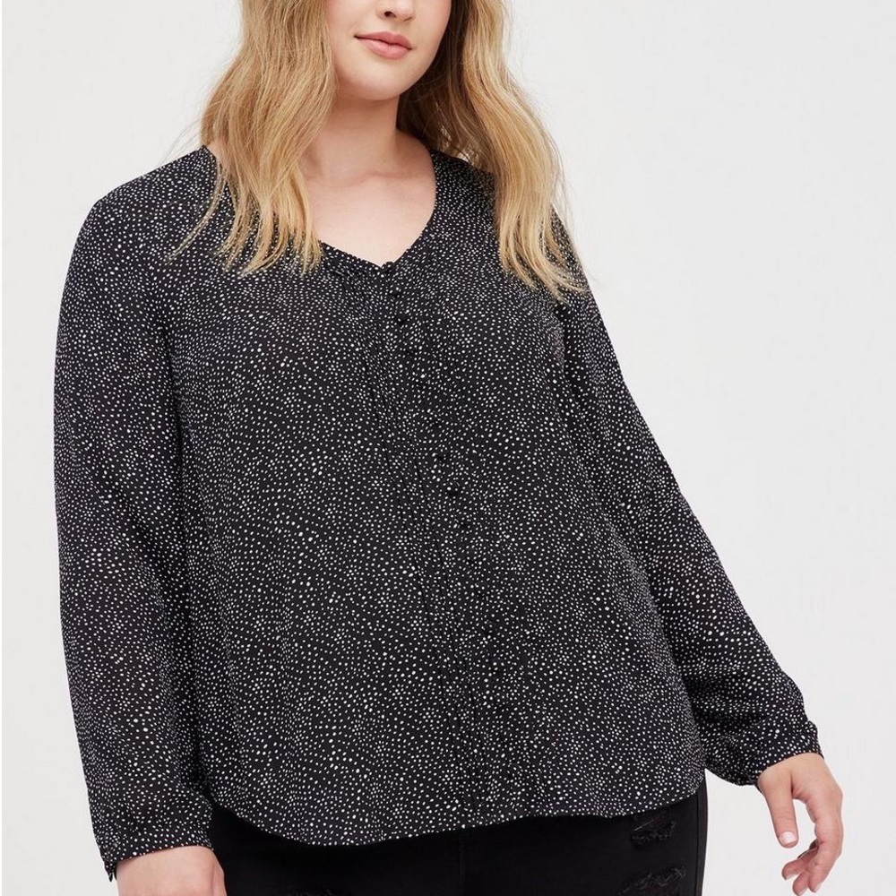 Torrid Georgette Pintuck Blouse Sz 3 Black White